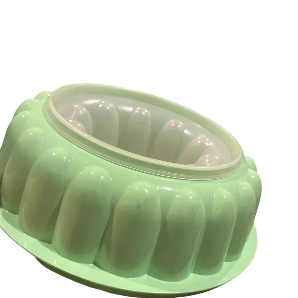 Classic Tupperware Jello Mold Ice Ring Mint Green Vintage (no lid)